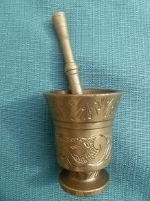 mortier et pilon en laiton , vintage