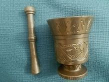 mortier et pilon en laiton , vintage