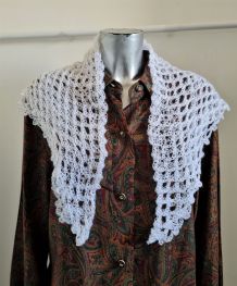 ✅ Petit Châle au Crochet Fait Main Vintage