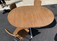 Table et chaises en Formica