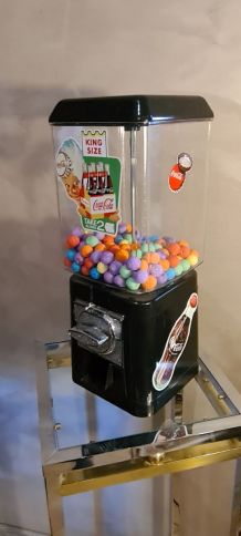 Distributeur chewing gum et bonbon. vintage, 1980s globe eu 
