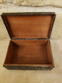 Boîte en métal intérieur bois