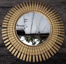 miroir soleil en épingles à linge en bois doré