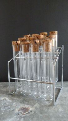 Présentoir à épices avec tubes à essai en verre