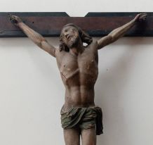 Magnifique Christ en croix, polychrome, du 17e siecle