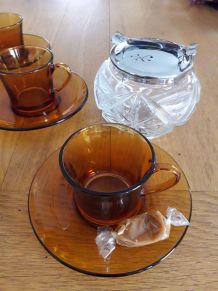 Tasses et sous tasses vintage Duralex