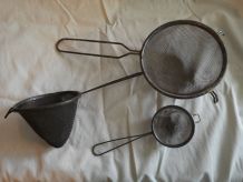 lot 3 anciennes Passoires métal blanc