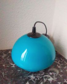Jolie suspension en opaline bleue 