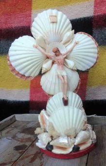Lampe en coquillages ( le Christ) 