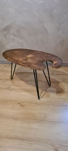 petite table basse  enforme de palette de peintre pieds en e