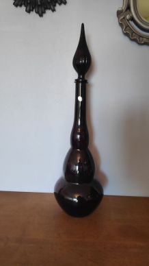 carafe violet foncé avec bouchon flamme
