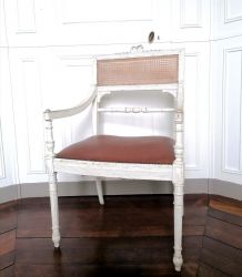 Fauteuil canné de style Louis XVI bois laqué