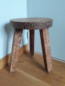 Tabouret tripode brutaliste wabi sabi