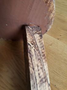 Tabouret tripode brutaliste wabi sabi