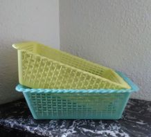 Deux panières à pain en plastique (Années 60)