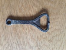 Décapsuleur ancien vittel grande source