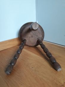 Tabouret tripode bois tourné façon bobine