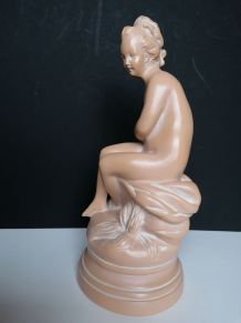 Sculpture femme au bain
