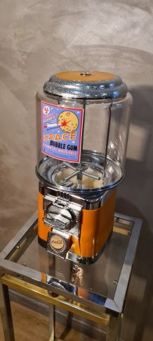 Distributeur chewing gum et bonbon en acier. Style vintage, 