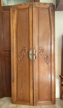 Armoire a trois portes