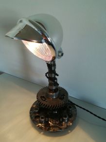 Lampe avec pièces 2cv recyclé 