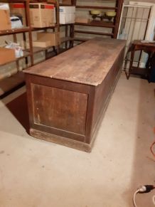 vieux comptoir de marchand de tissu en pin