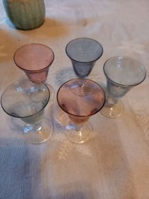 5 verres à liqueur 