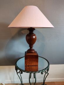 lampe pied et socle bois avec abat-jour mauve