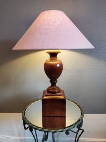 lampe pied et socle bois avec abat-jour mauve