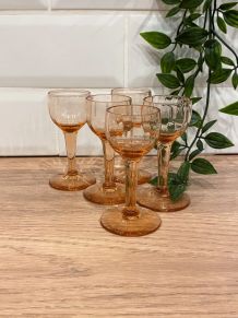 Set de 5 verres à liqueur roses