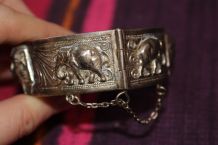 ancien Bracelet argente égyptien éléphant année 70-80
