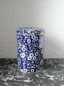 Boite en tôle bleue (décor floral)