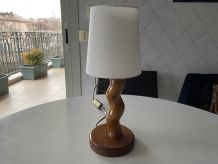 Lampe en bois brutaliste