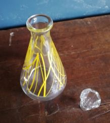 Carafe à liqueur en verre vintage motifs lignes jaunes