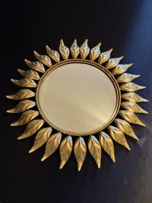 miroir soleil en métal doré