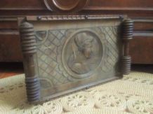 Ancien plateau de service en bois sculpté et verre 