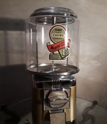 Distributeur chewing gum et bonbon. Style vintage, 80s globe