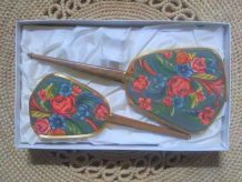 Charmant coffret miroir à main et brosse (Angleterre)
