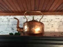 Bouilloire en cuivre et batterie de 6 casseroles en cuiv