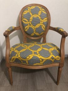 Fauteuil médaillon style 