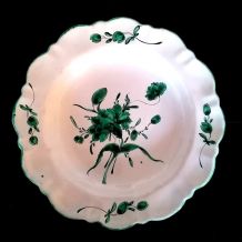  Assiette Moustiers 18ème Ferrat oeillet 