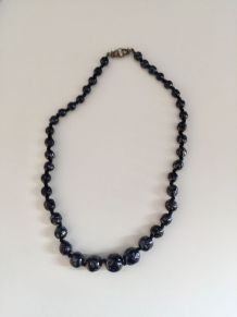 Collier ras de cou en perles de verre noires