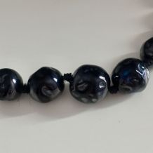 Collier ras de cou en perles de verre noires