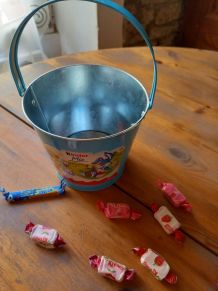 Seau en métal Kinder 