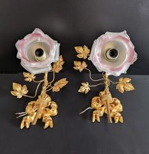 appliques murales fleurs dorées et violettes