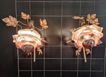 appliques murales fleurs dorées et violettes