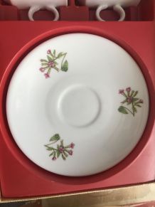 Tasses et sous tasses en porcelaine 