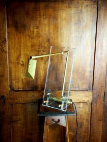 Rare lampe de bureau en laiton et plexiglas - design italien