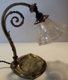 lampe art nouveau avec tulipe opalescent