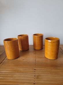 4  gobelets anciens en terre cuite vernissé